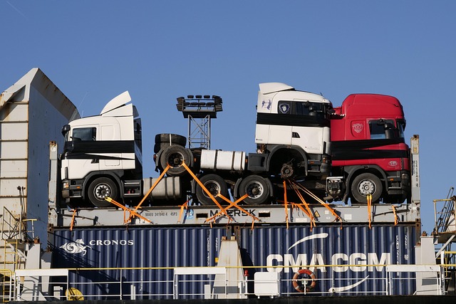 container-ship-640x480-50357236.jpeg