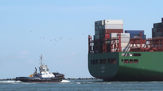 container-ship-640x480-63916453.jpeg