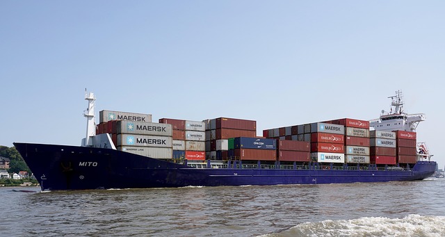 container-ship-640x480-91771392.jpeg