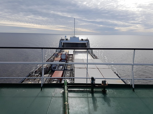container-ship-640x480-92330090.jpeg