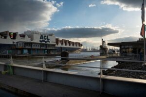 container-ship-640x480-92417465.jpeg