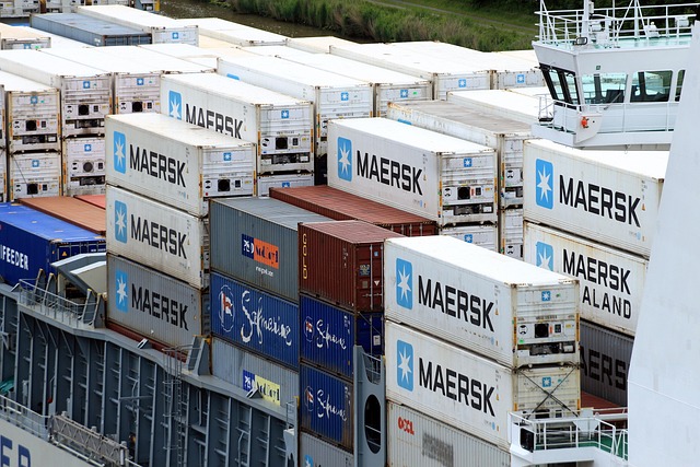 container-ship-640x480-93981033.jpeg