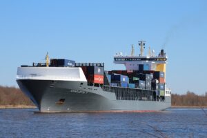 container-ship-640x480-98219686.jpeg