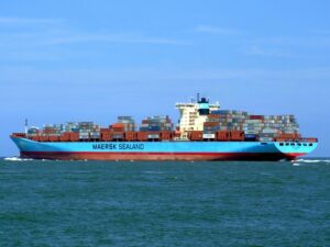 container-ship-640x480-99948959.jpeg