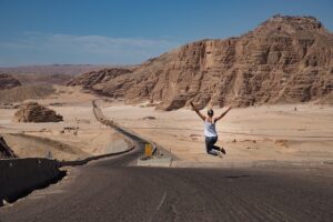 desert-landscape-640x480-57791753.jpeg