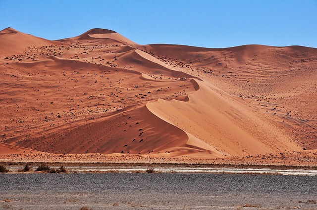 desert-landscape-640x480-76502068.jpeg