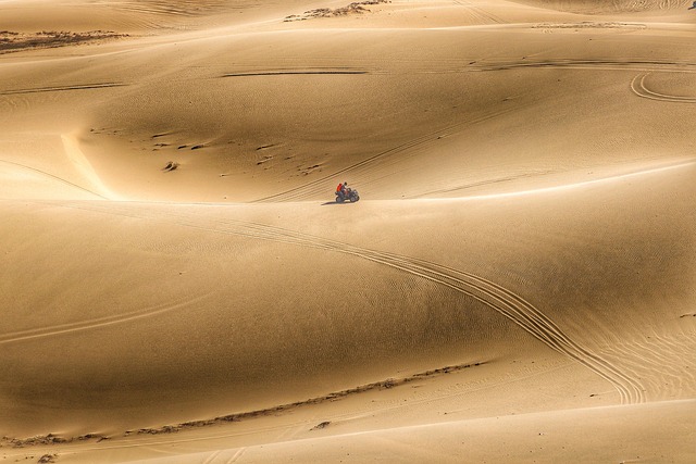 desert-landscape-640x480-76901709.jpeg