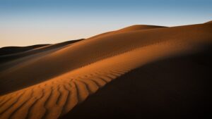 desert-landscape-640x480-88420318.jpeg