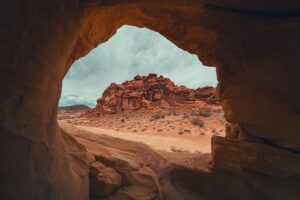 desert-landscape-640x480-89621160.jpeg