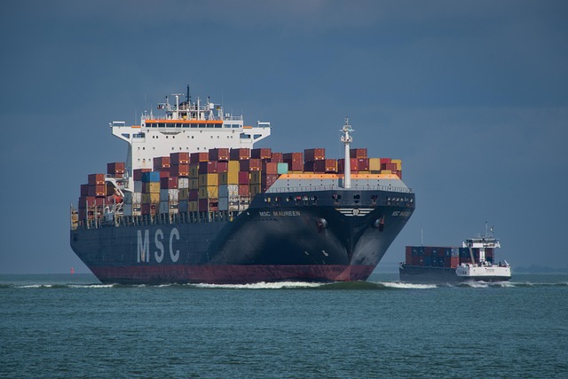 shipping-containers-640x480-22633673.jpeg