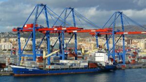 shipping-containers-640x480-68416957.jpeg
