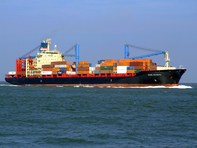 shipping-containers-640x480-74980541.jpeg