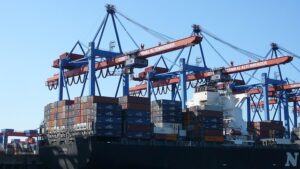 Maximizing Vertical Space: Shipping Container Dimensions & Stacking