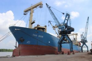 shipping-industry-640x480-67959511.jpeg