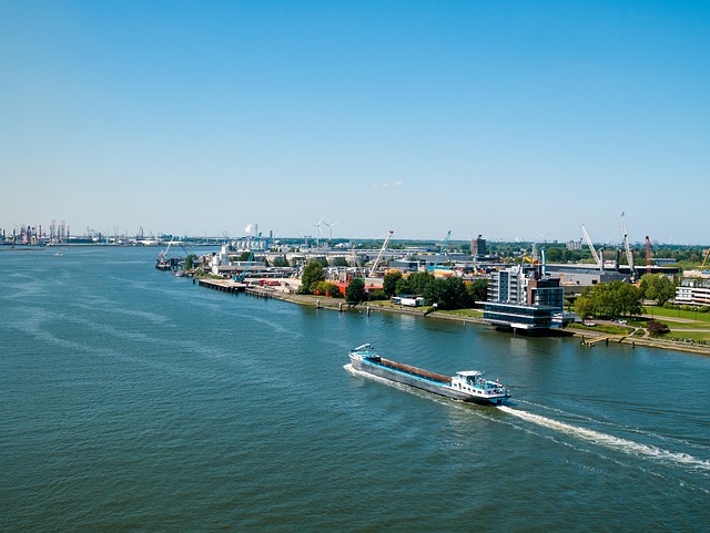 shipping-industry-640x480-88371457.jpeg