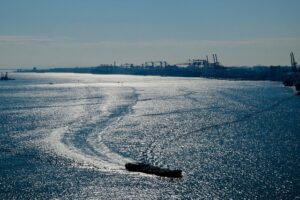 cargo-ship-640x480-11158746.jpeg