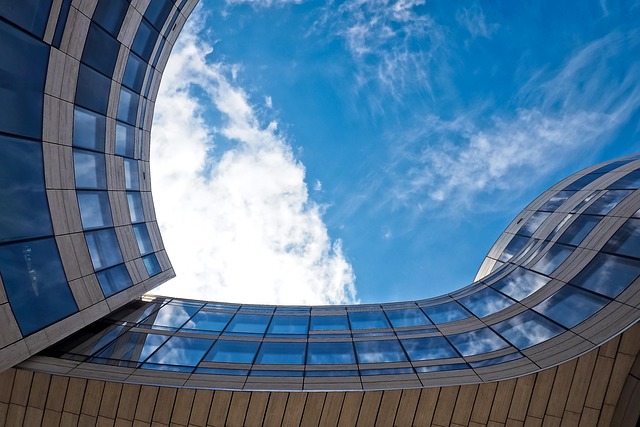 commercial-building-640x480-14236337.jpeg