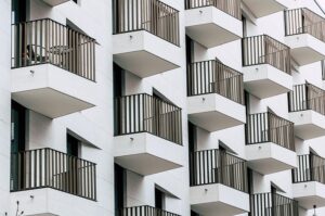 commercial-building-640x480-34240014.jpeg