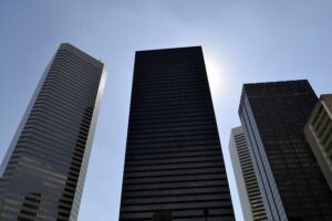 commercial-building-640x480-43335136.jpeg