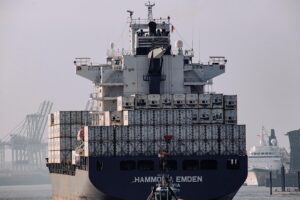 container-ship-640x480-12198625.jpeg