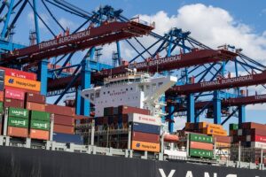 container-ship-640x480-26138894.jpeg