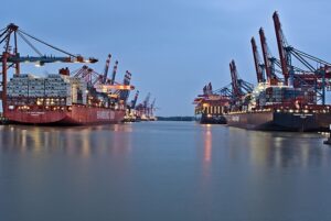 container-ship-640x480-47358973.jpeg