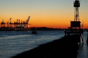container-ship-640x480-50686768.jpeg