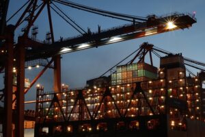 container-ship-640x480-53663070.jpeg