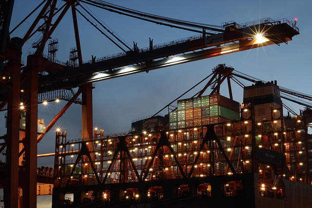 container-ship-640x480-53663070.jpeg