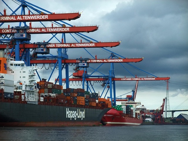 container-ship-640x480-72923525.jpeg