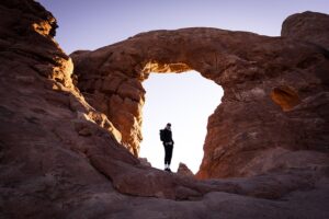 desert-landscape-640x480-44444737.jpeg