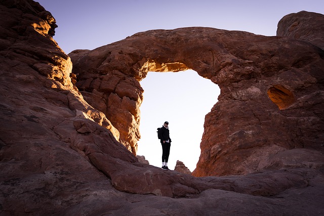 desert-landscape-640x480-44444737.jpeg