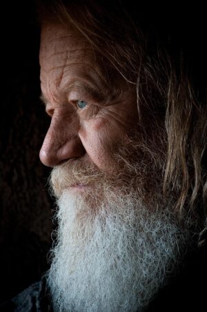 elderly-person-640x480-33801588.jpeg