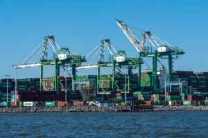 shipping-containers-640x480-15009084.jpeg