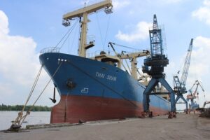 shipping-industry-640x480-9251468.jpeg