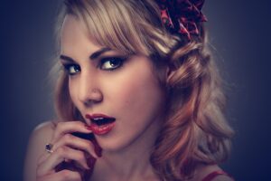 woman-640x480-92599579.jpeg