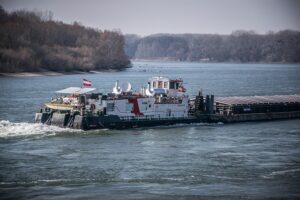 cargo-ship-640x480-24231374.jpeg