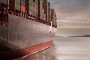 container-ship-640x480-46378363.jpeg