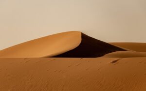 desert-landscape-640x480-67850862.jpeg