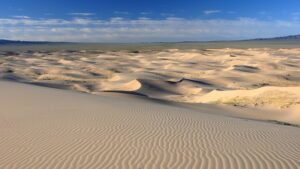 desert-landscape-640x480-96936327.jpeg