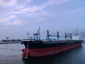 cargo-ship-640x480-40799411.jpeg