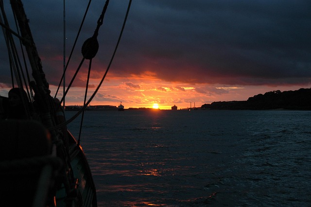 container-ship-640x480-94747898.jpeg